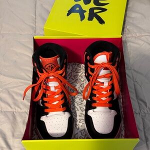 Zumba air classic high black white and orange .. excellent condition